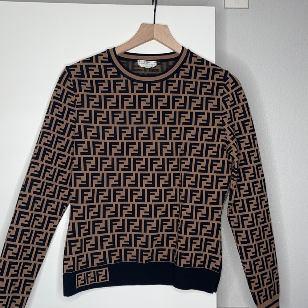 Fendi Sweater
FF motif sweater